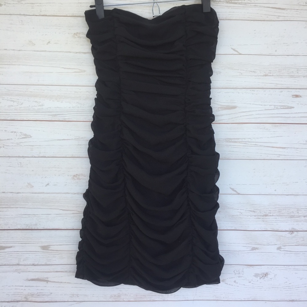 Ruffled Black Sweetheart Neckline Strapless Dress